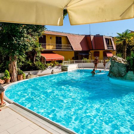 Hotel Bristol Bellaria-Igea Marina Bagian luar foto