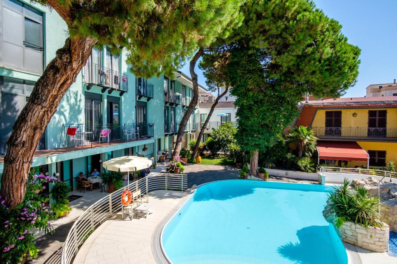 Hotel Bristol Bellaria-Igea Marina Bagian luar foto