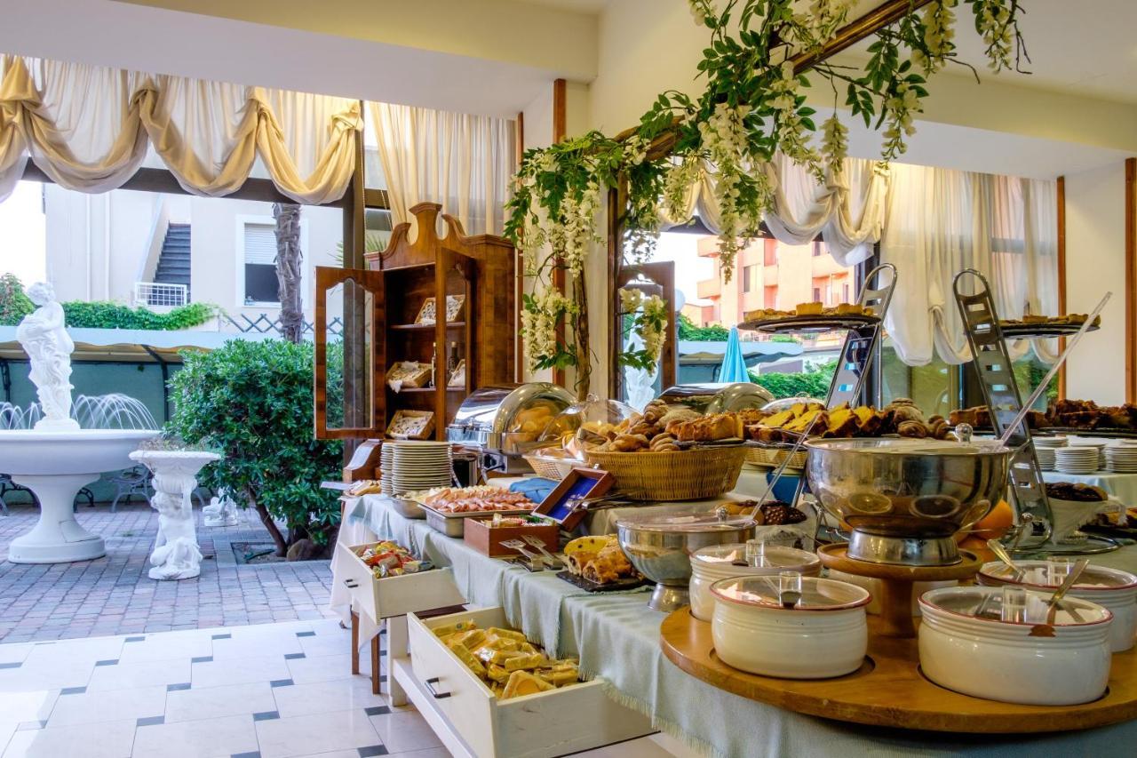 Hotel Bristol Bellaria-Igea Marina Bagian luar foto