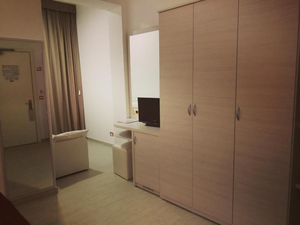 Hotel Bristol Bellaria-Igea Marina Bagian luar foto