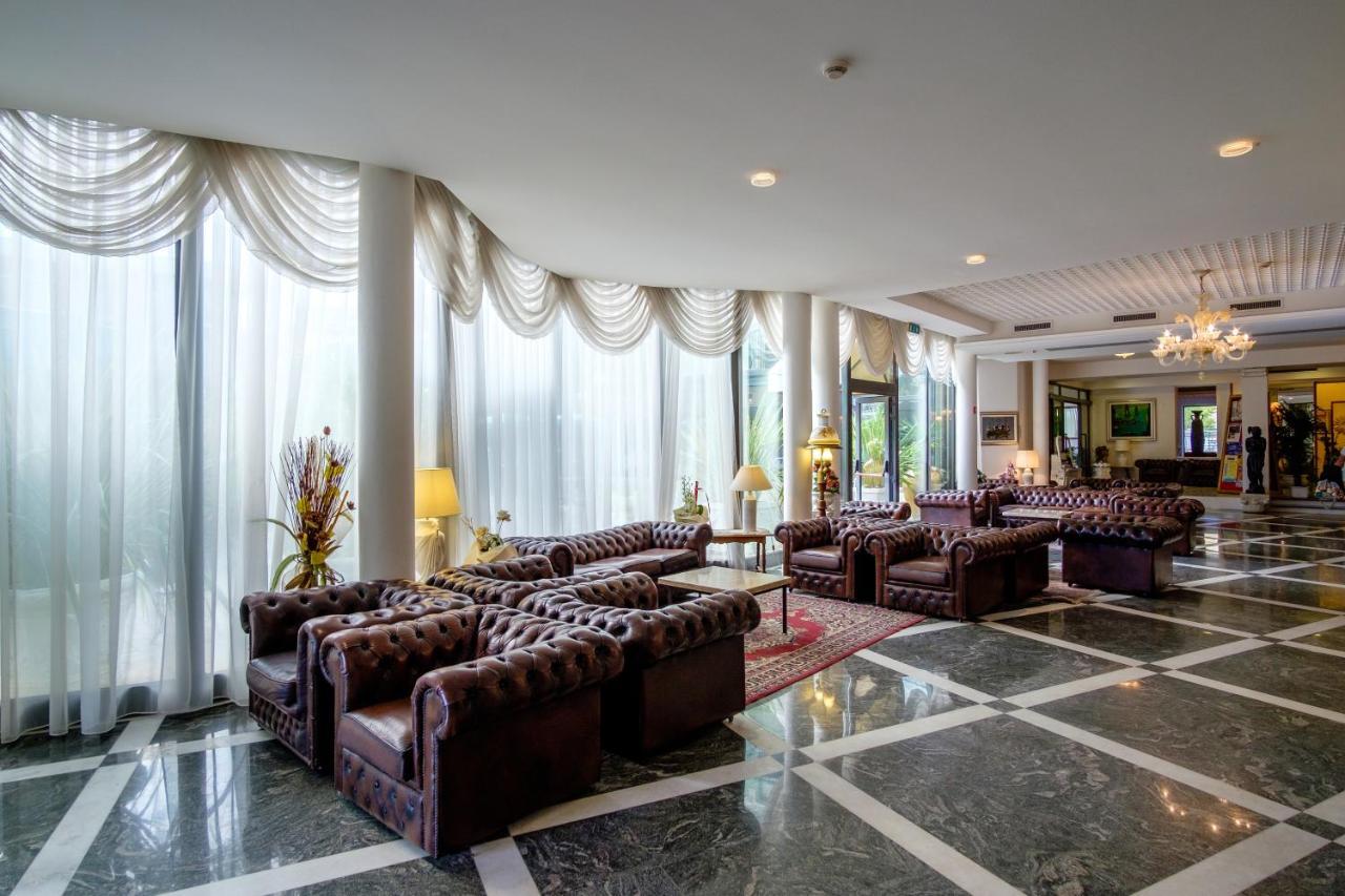 Hotel Bristol Bellaria-Igea Marina Bagian luar foto