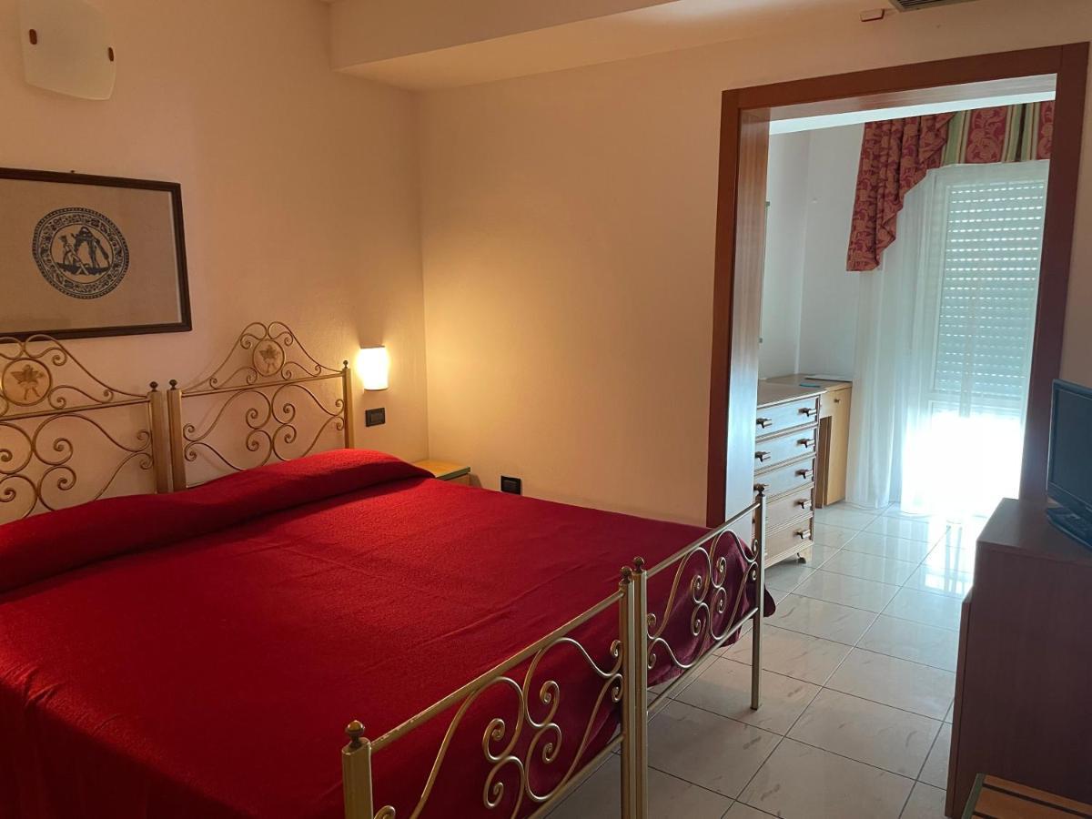 Hotel Bristol Bellaria-Igea Marina Bagian luar foto