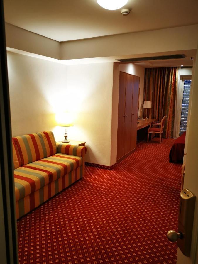 Hotel Bristol Bellaria-Igea Marina Bagian luar foto
