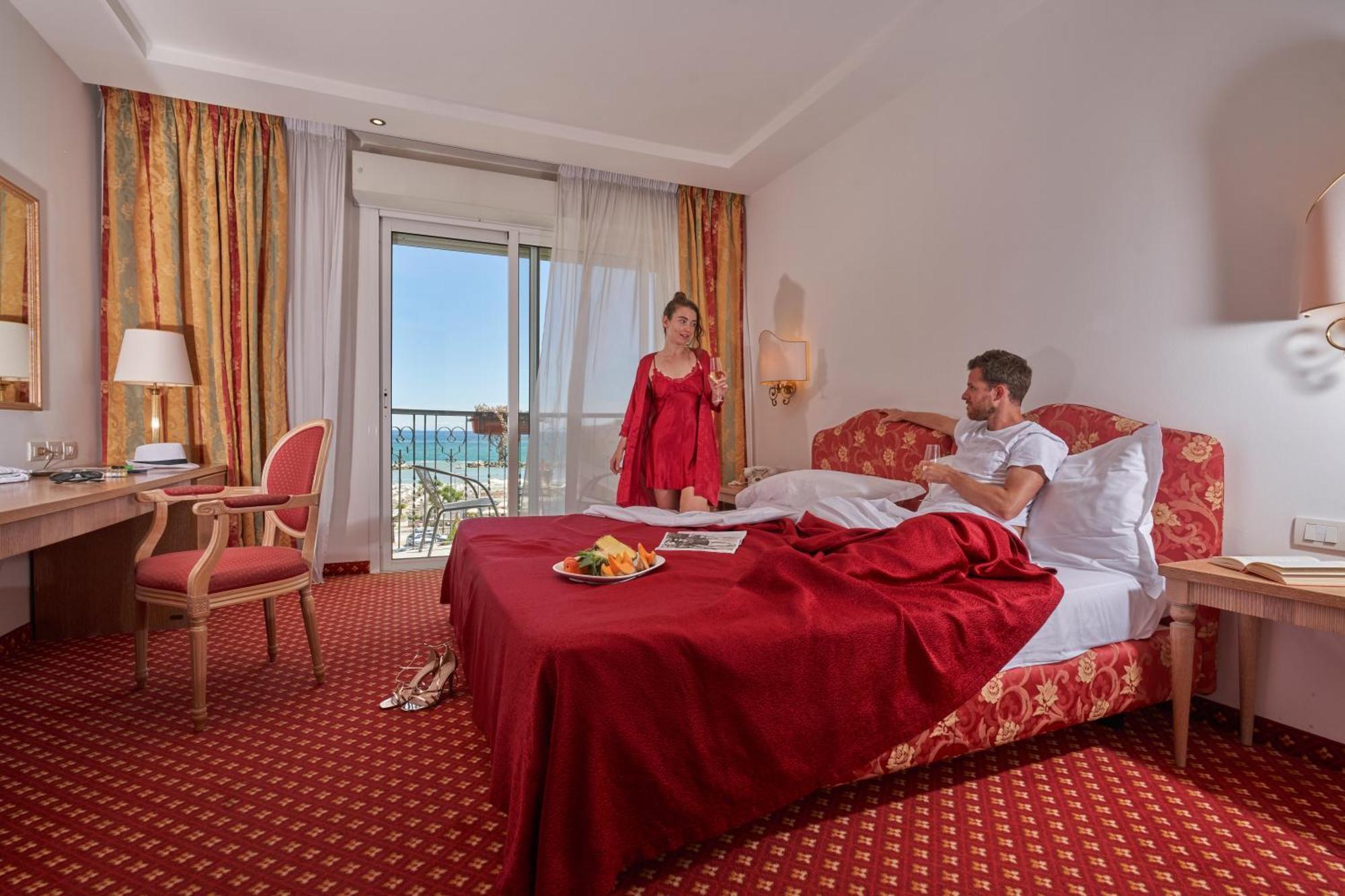 Hotel Bristol Bellaria-Igea Marina Bagian luar foto
