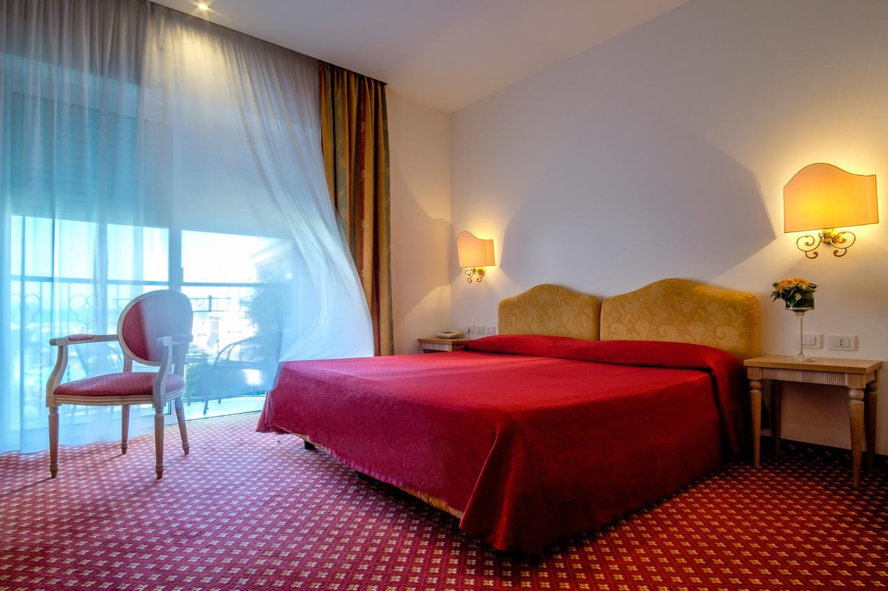 Hotel Bristol Bellaria-Igea Marina Bagian luar foto