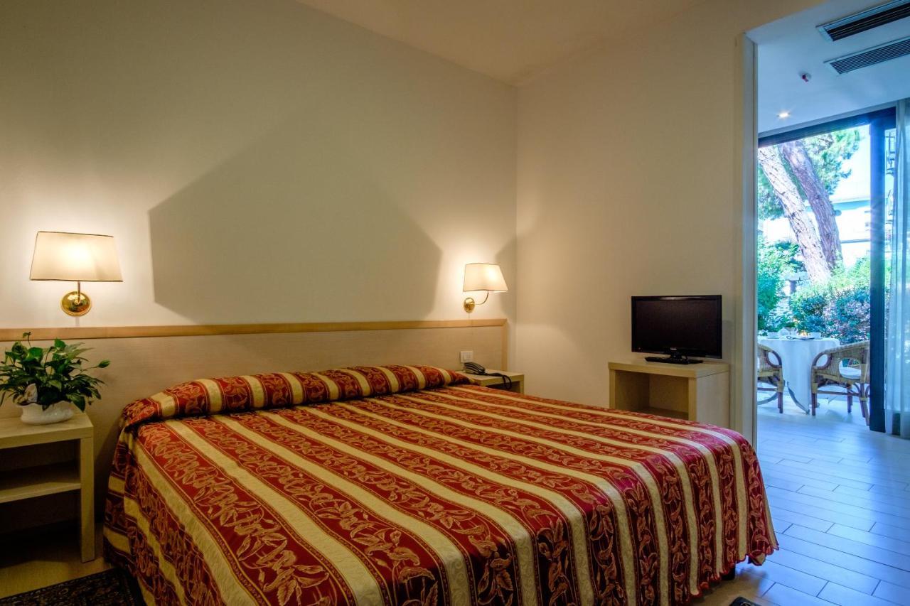 Hotel Bristol Bellaria-Igea Marina Bagian luar foto